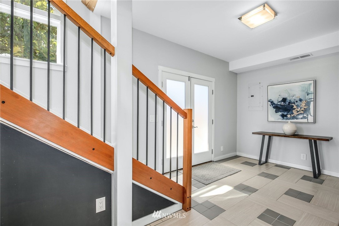 742 North 75th Street Seattle, WA 98103 - Photo 6 of 36