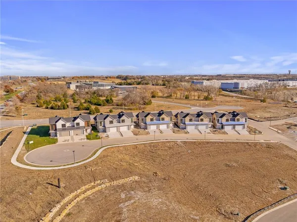 $742,010 | 9603 Red Oak Drive, Lenexa, KS 66219
