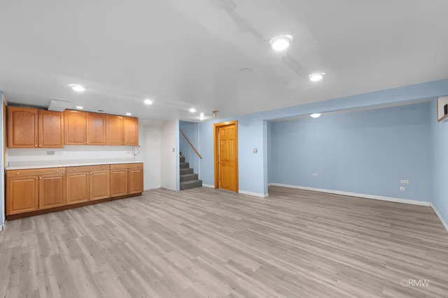 $419,000 | 18 South Vista Avenue, Addison, IL 60101