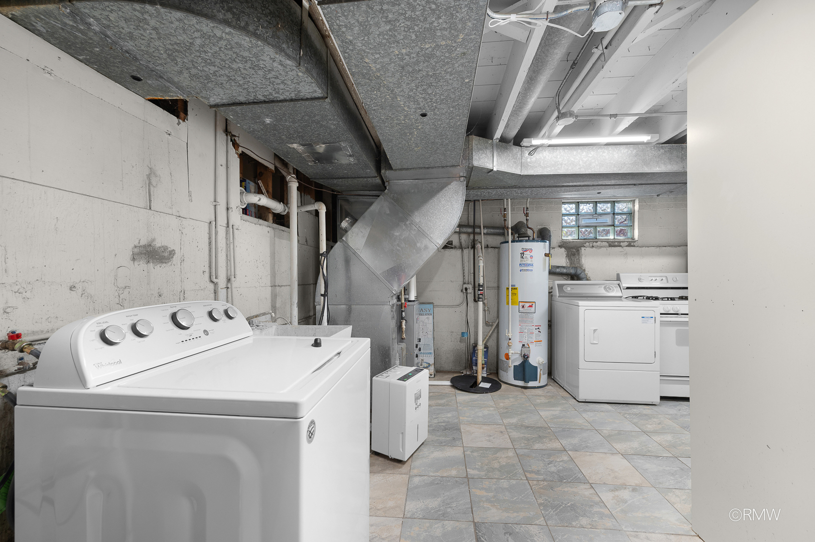 18 South Vista Avenue Addison, IL 60101 - Photo 16 of 32 a utility room with dryer and washer