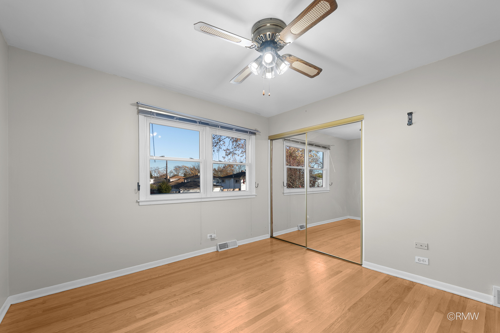 18 South Vista Avenue Addison, IL 60101 - Photo 18 of 32 a view of empty room with wooden floor