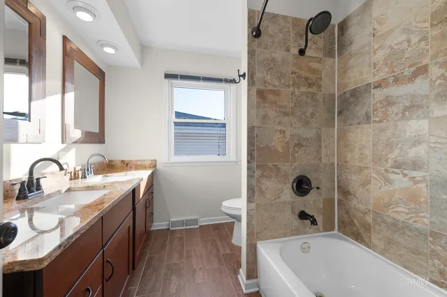 $419,000 | 18 South Vista Avenue, Addison, IL 60101