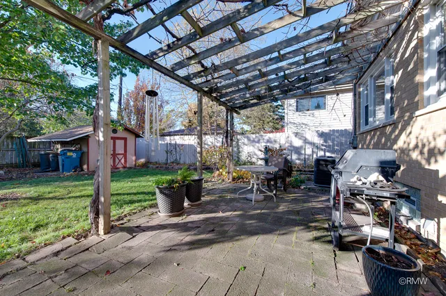 $419,000 | 18 South Vista Avenue, Addison, IL 60101