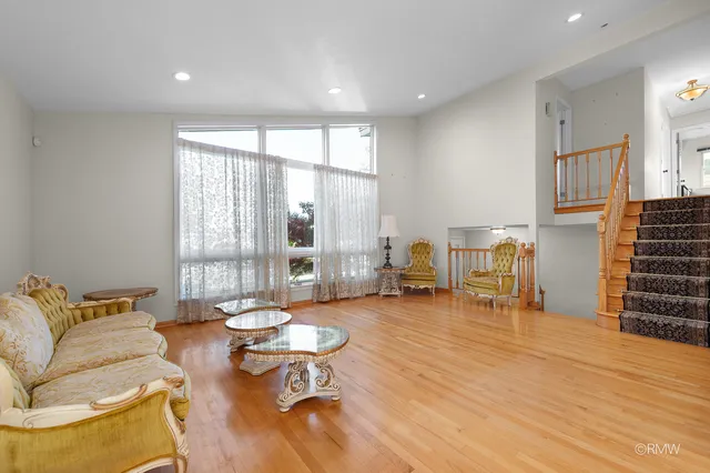 $419,000 | 18 South Vista Avenue, Addison, IL 60101