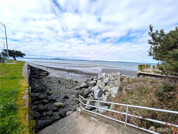 $389,500 | 1156 Alki Avenue Southwest, Unit 201, Seattle, WA 98116