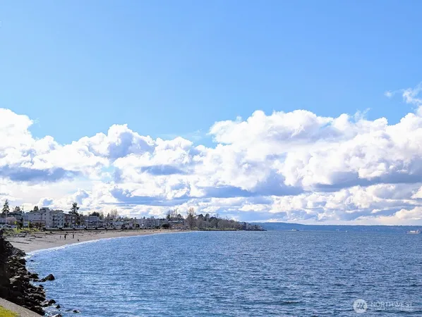$389,500 | 1156 Alki Avenue Southwest, Unit 201, Seattle, WA 98116