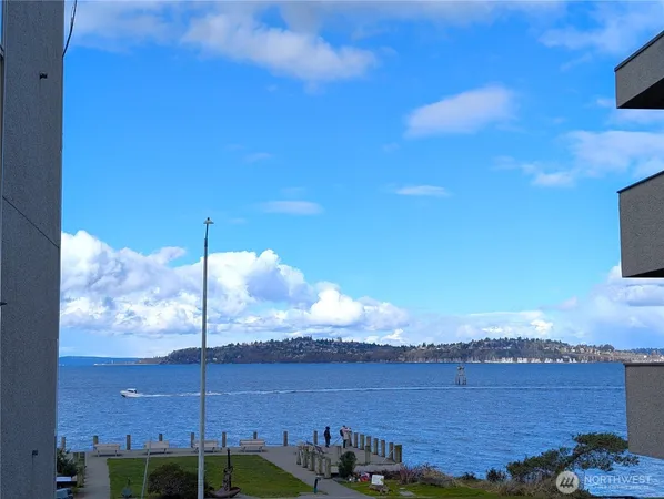 $389,500 | 1156 Alki Avenue Southwest, Unit 201, Seattle, WA 98116