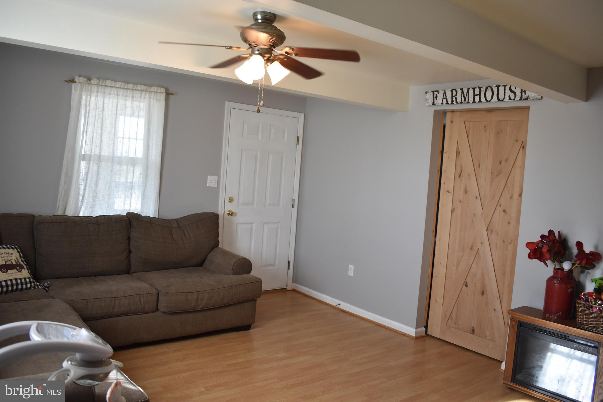 121 South Clear Ridge Road Union Bridge, MD 21791 - Photo 15 of 42 Living Room