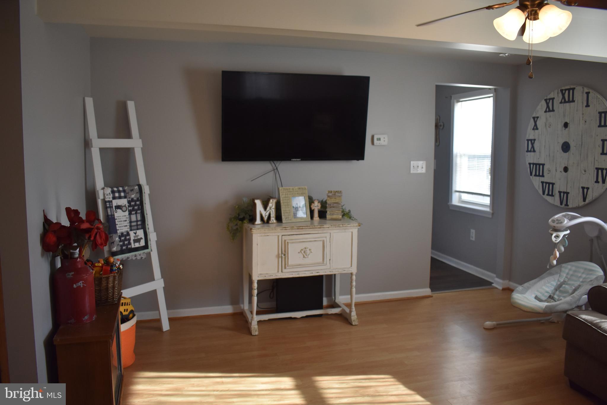 121 South Clear Ridge Road Union Bridge, MD 21791 - Photo 16 of 42 Living Room