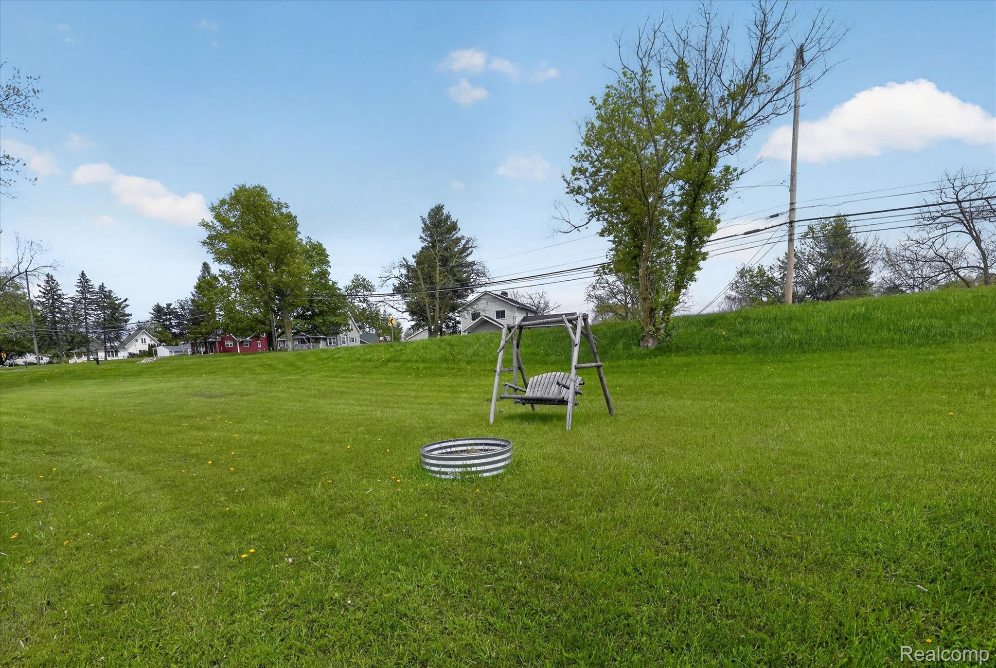 12409 Fenton Road Fenton, MI 48430 - Photo 42 of 61 View of grassy yard