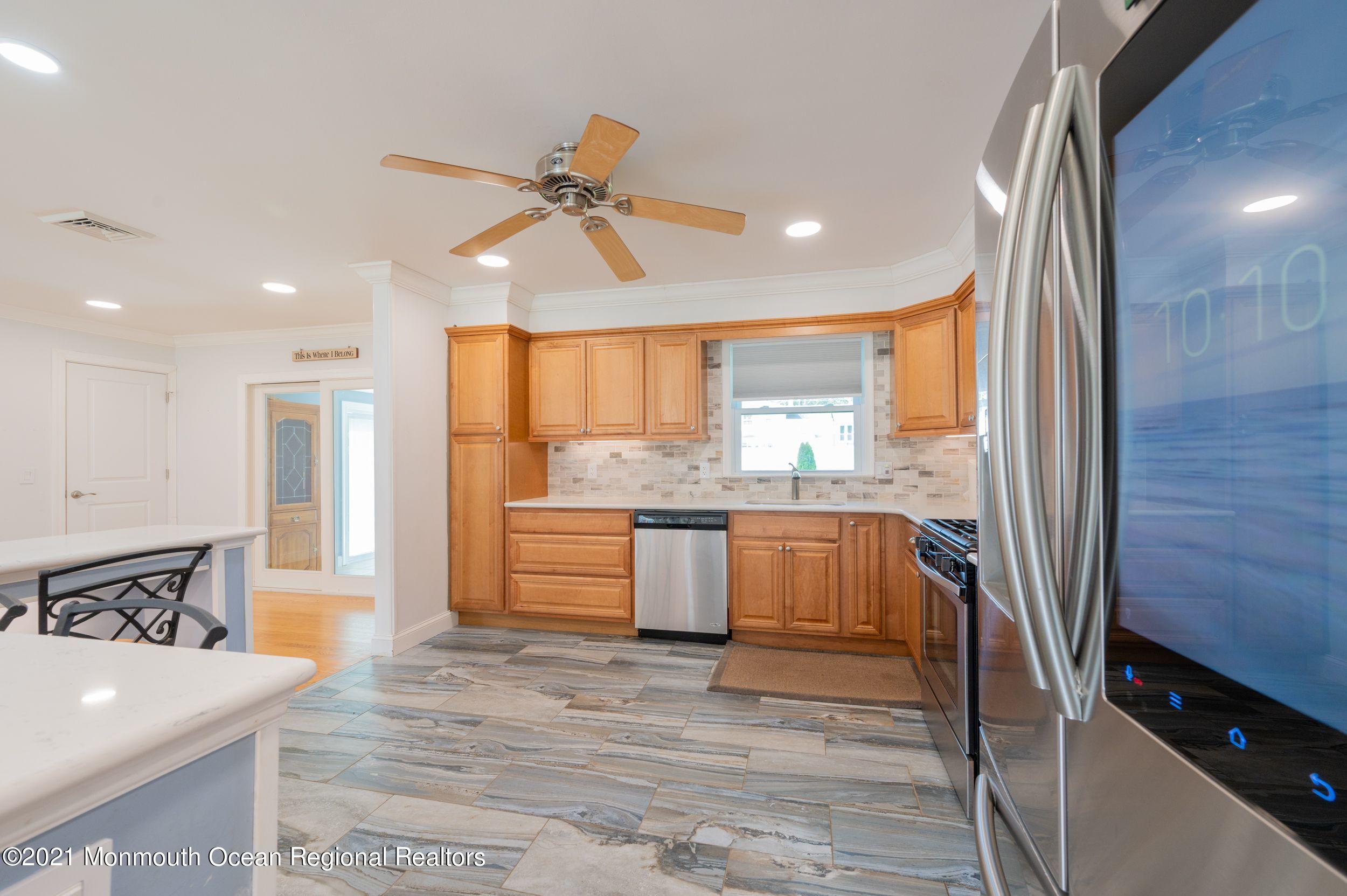 310 Eastham Road Point Pleasant, NJ 08742 - Photo 11 of 22 310easthamKITCH4