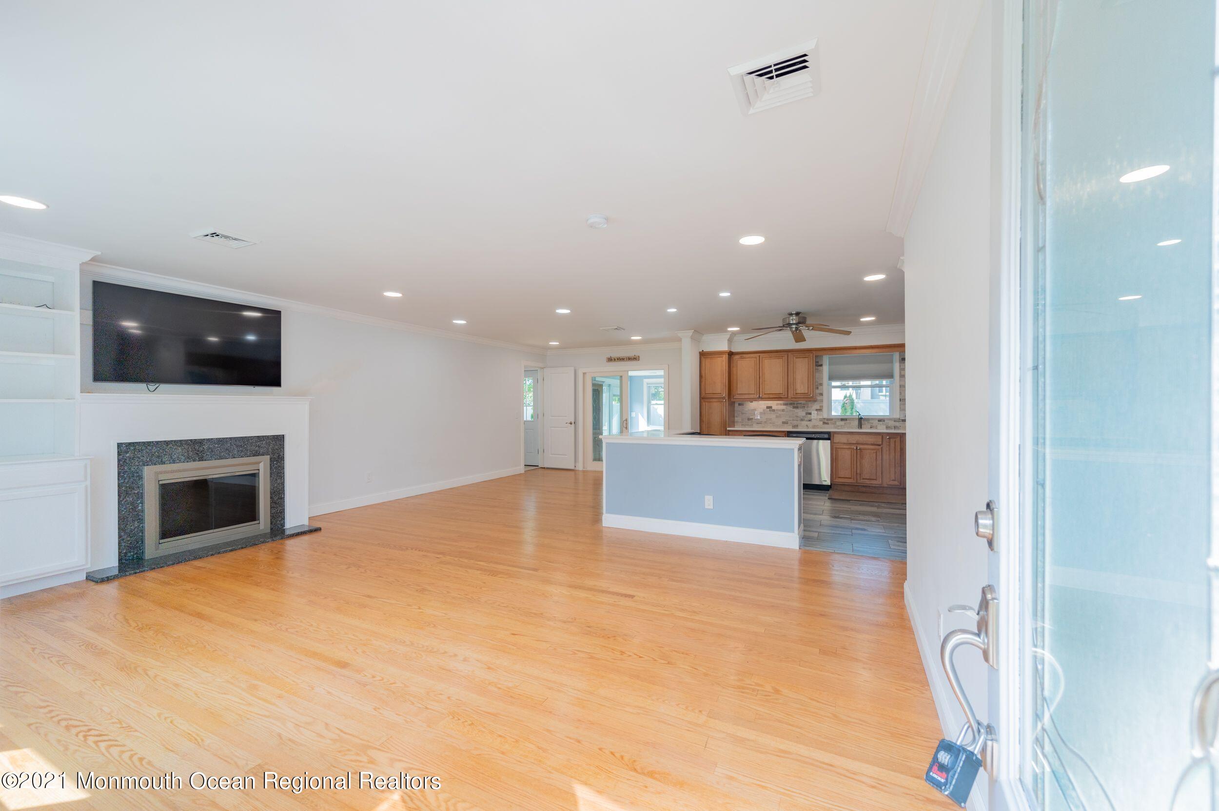 310 Eastham Road Point Pleasant, NJ 08742 - Photo 5 of 22 310easthamFOYER