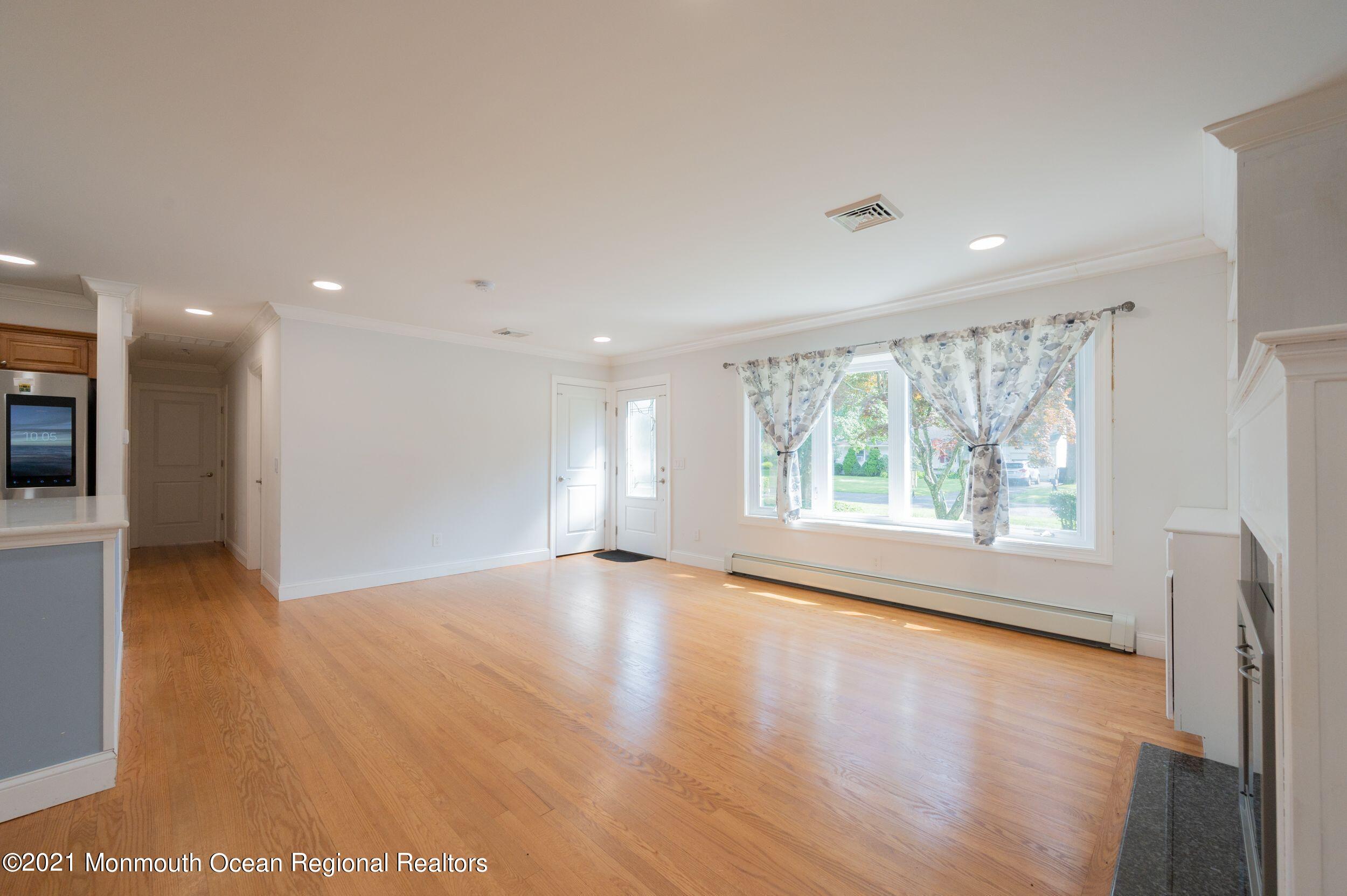 310 Eastham Road Point Pleasant, NJ 08742 - Photo 7 of 22 310easthamLIV2