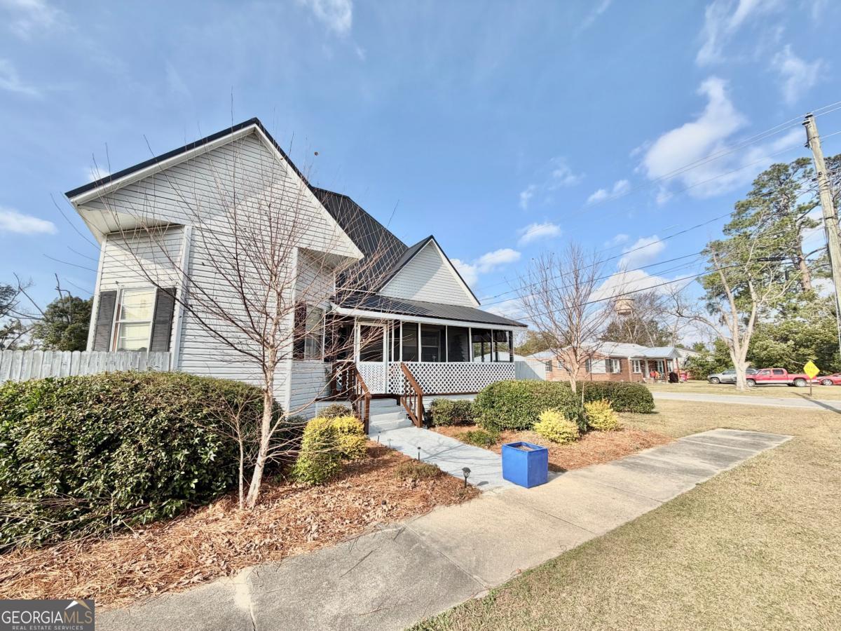 49 North Gill Street Hazlehurst, GA 31539 - Photo 5 of 24 a view of a house with a yard
