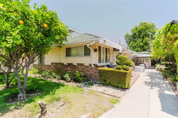 $2,500 | 6024 Coldwater Canyon Avenue, North Hollywood, CA 91606
