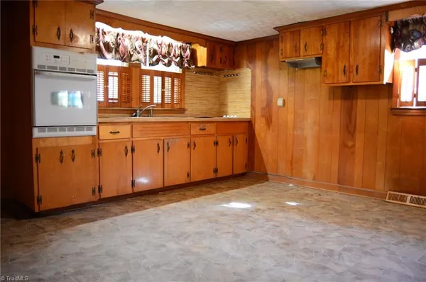 $175,000 | 183 East Aiken Road, Eden, NC 27288