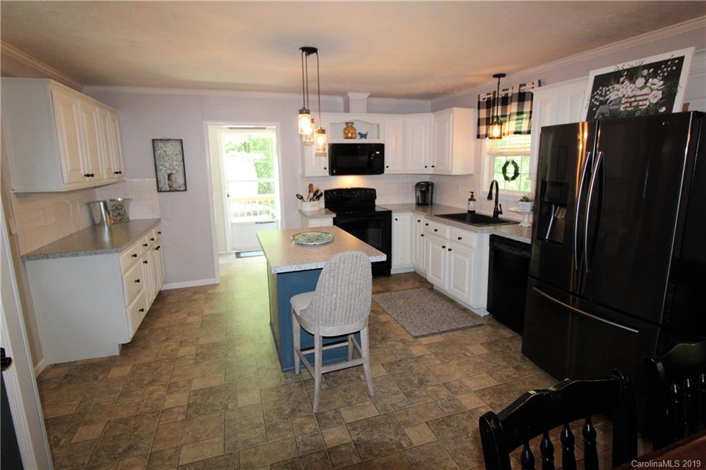 250 Burree Road Clover, SC 29710 - Photo 5 of 24 Gallery Image 5