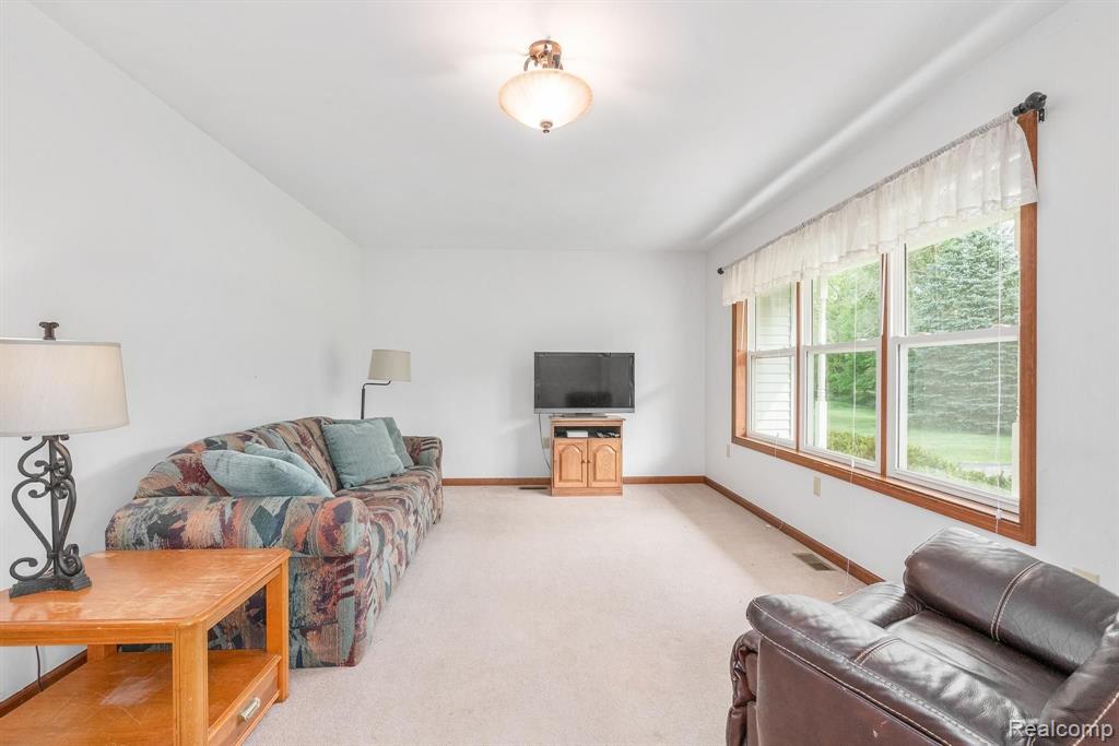 43300 Fret Road Belleville, MI 48111 - Photo 3 of 34