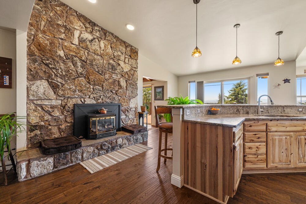 12520 Lisa Road Klamath Falls, OR 97603 - Photo 13 of 64 12520LisaRd.-22