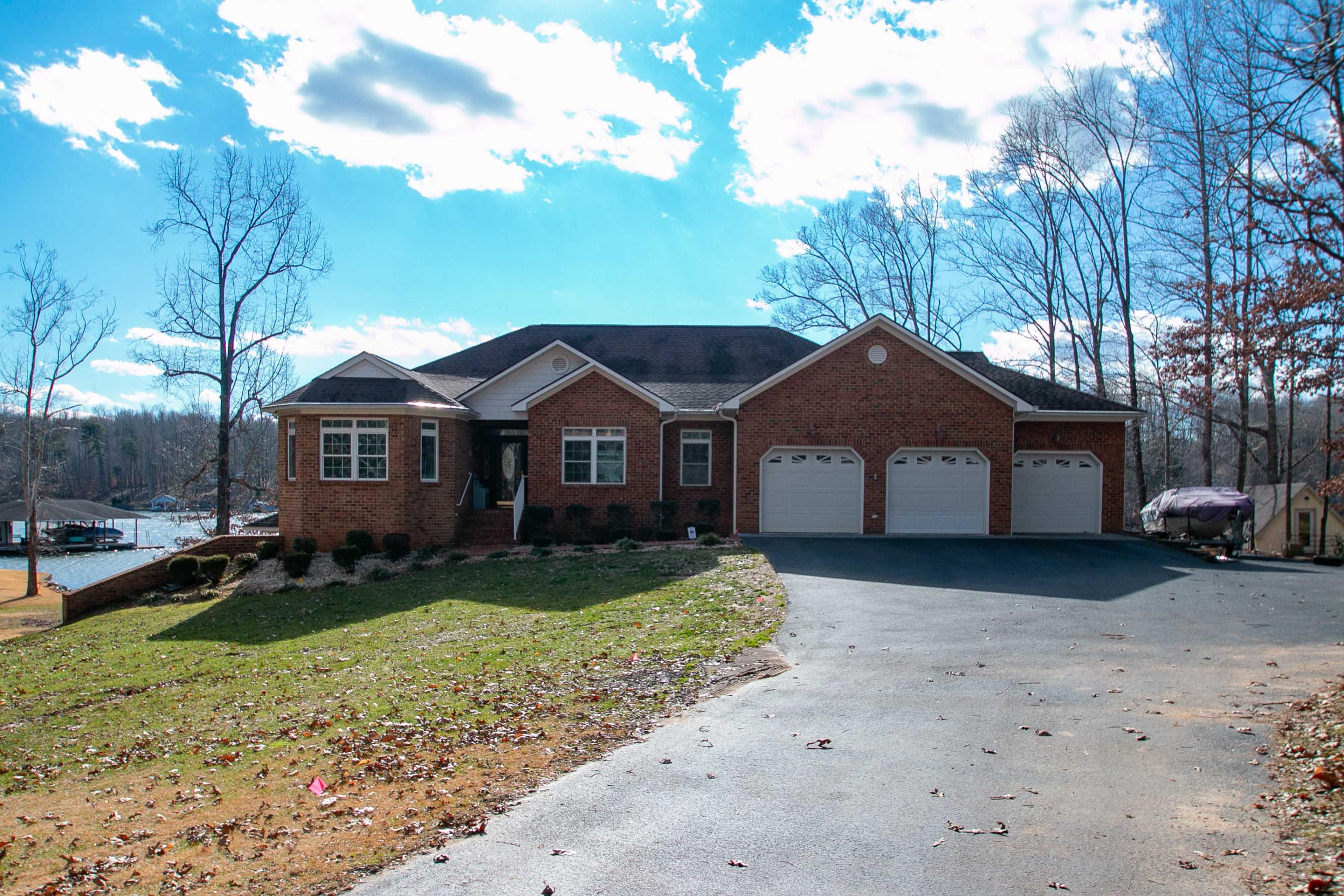 516 Periwinkle Road Moneta, VA 24121 - Photo 3 of 40 img_5630