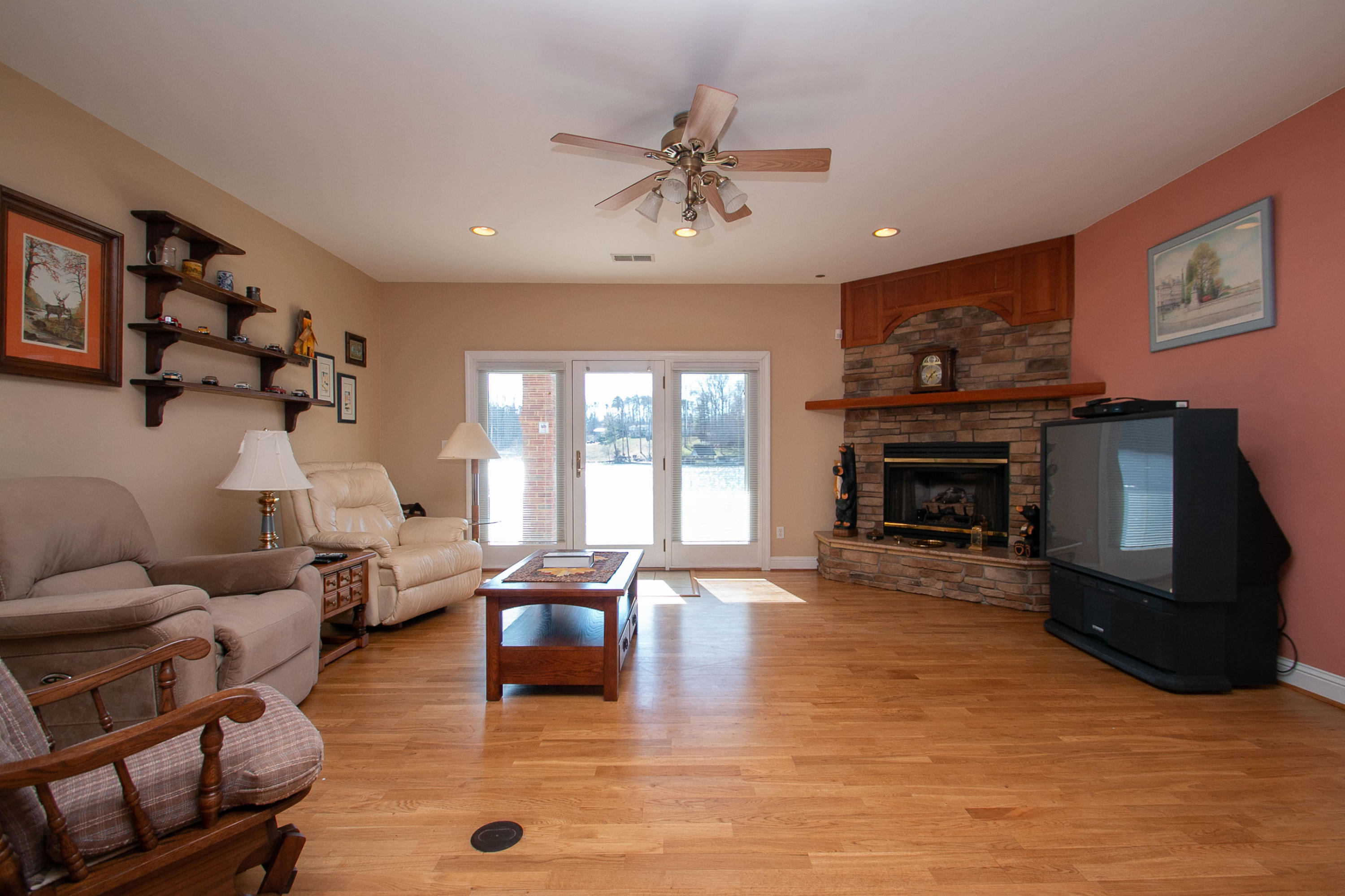 516 Periwinkle Road Moneta, VA 24121 - Photo 25 of 40 img_5559