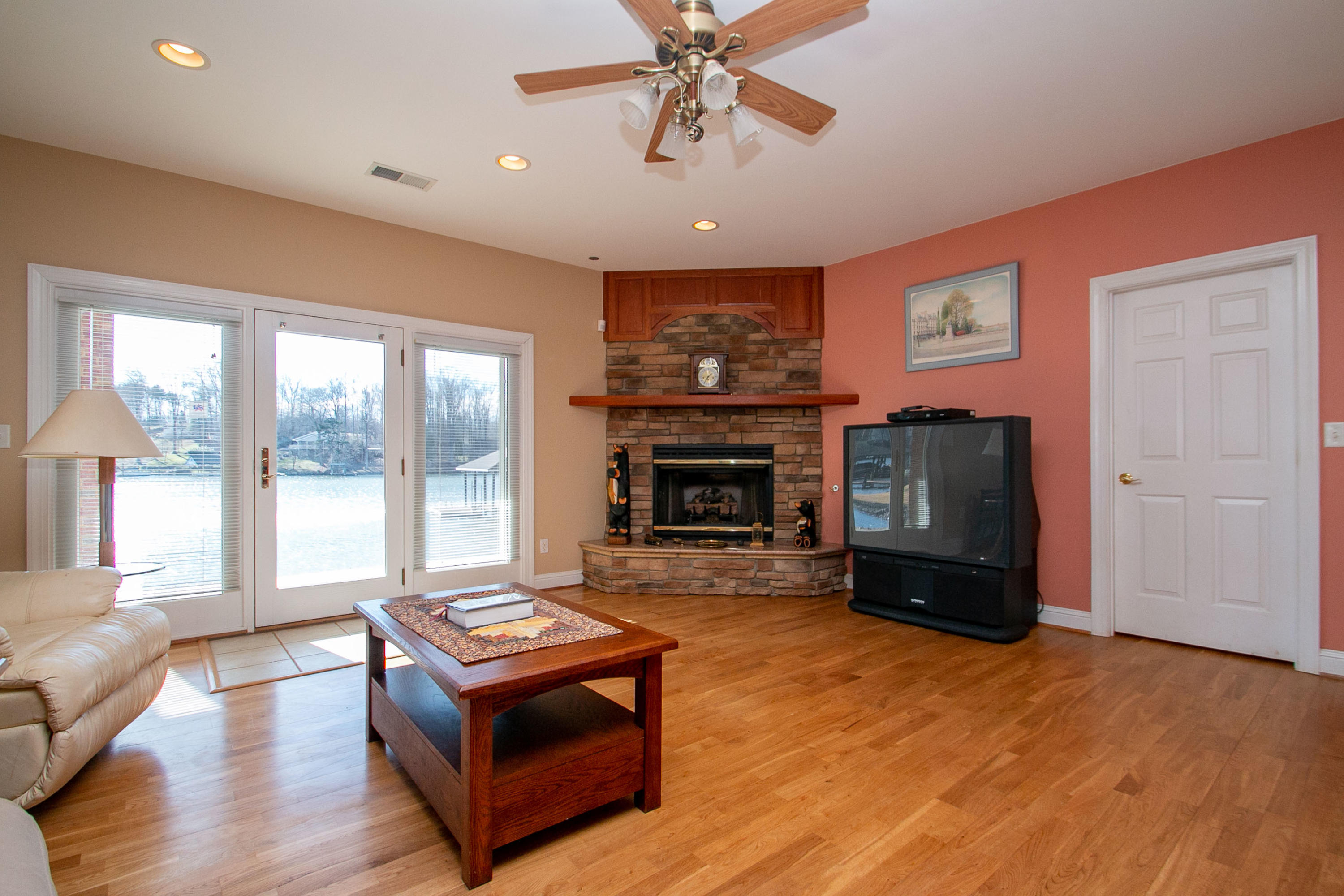 516 Periwinkle Road Moneta, VA 24121 - Photo 26 of 40 img_5568