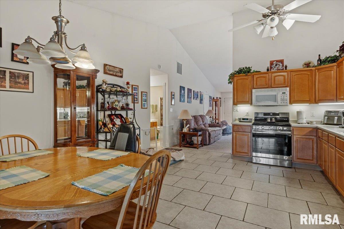 3817 Sugar Loaf Drive Springfield, IL 62711 - Photo 10 of 30