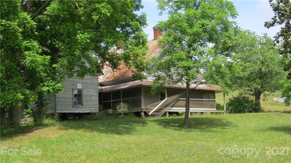 764 Lattimore Road Rutherfordton, NC 28139 - Photo 9 of 29 a backyard of a house with table and chairs