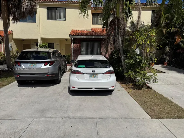 $3,900 | 3811 Simms Street, Unit 3811, Hollywood, FL 33021
