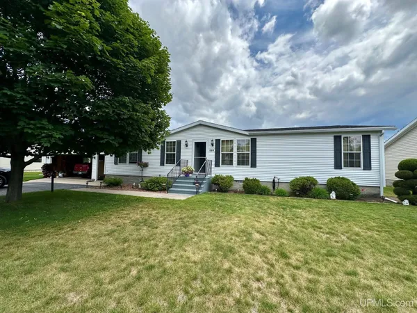 $139,900 | 26 Kenneally Boulevard, Gladstone, MI 49837