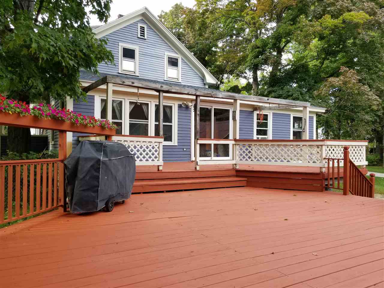 207 Dearborn Road Pembroke, NH 03275 - Photo 8 of 38 Gallery Image 8