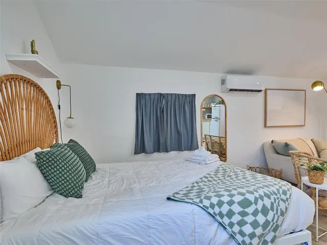 $3,100 | 306 North J Street, Lake Worth Beach, FL 33460