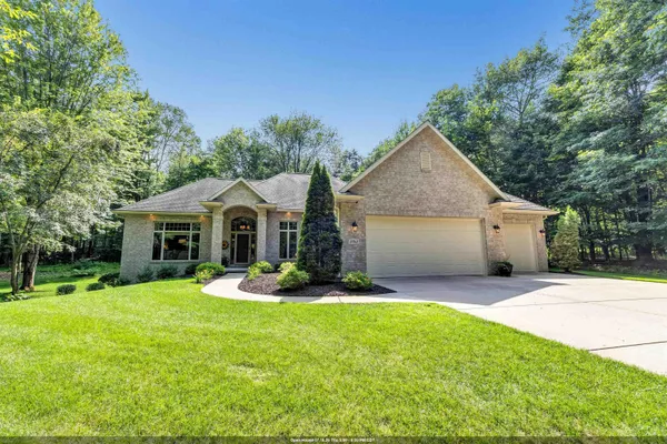 $639,900 | 5763 Havenwood Hills Drive, Little Suamico, WI 54141