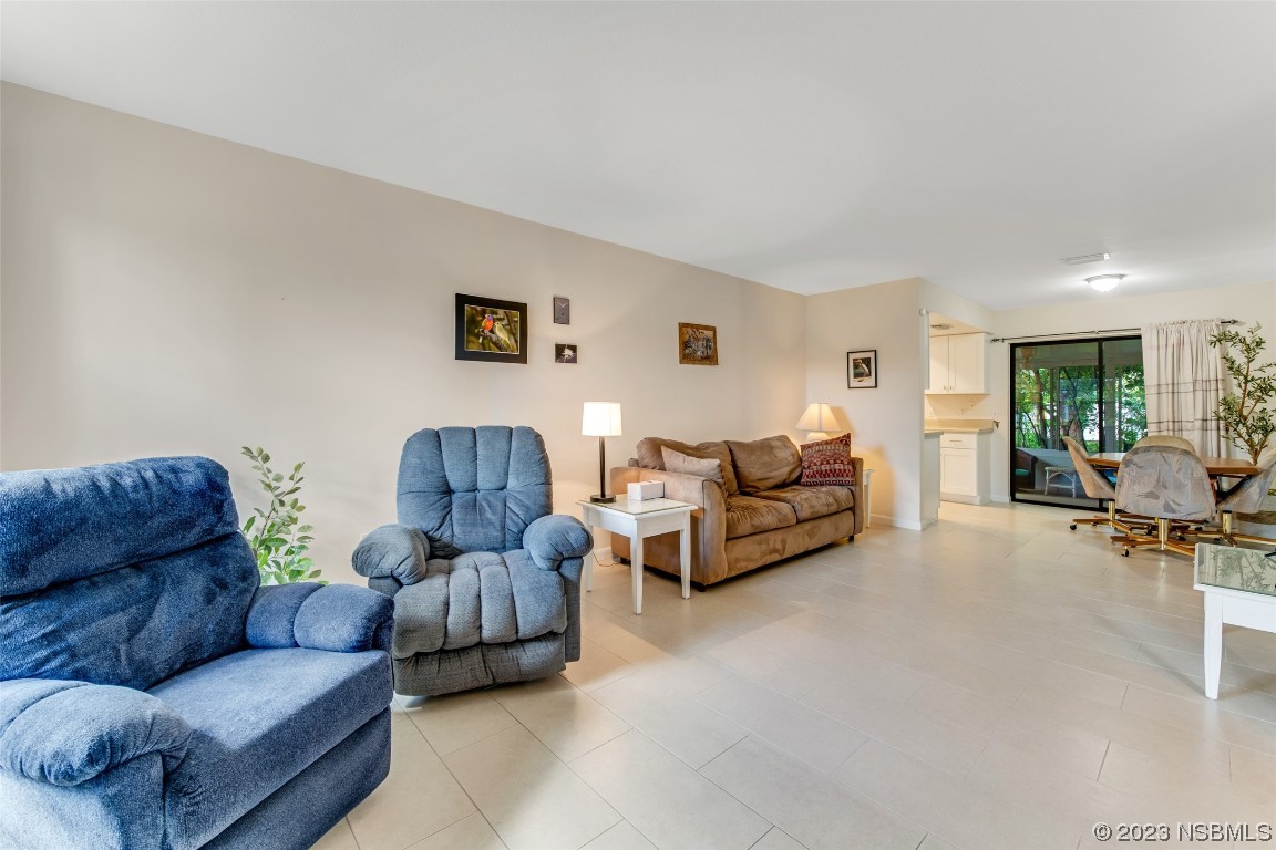 17 Pelican Drive Edgewater, FL 32141 - Photo 3 of 32 a living room with furniture and a couch
