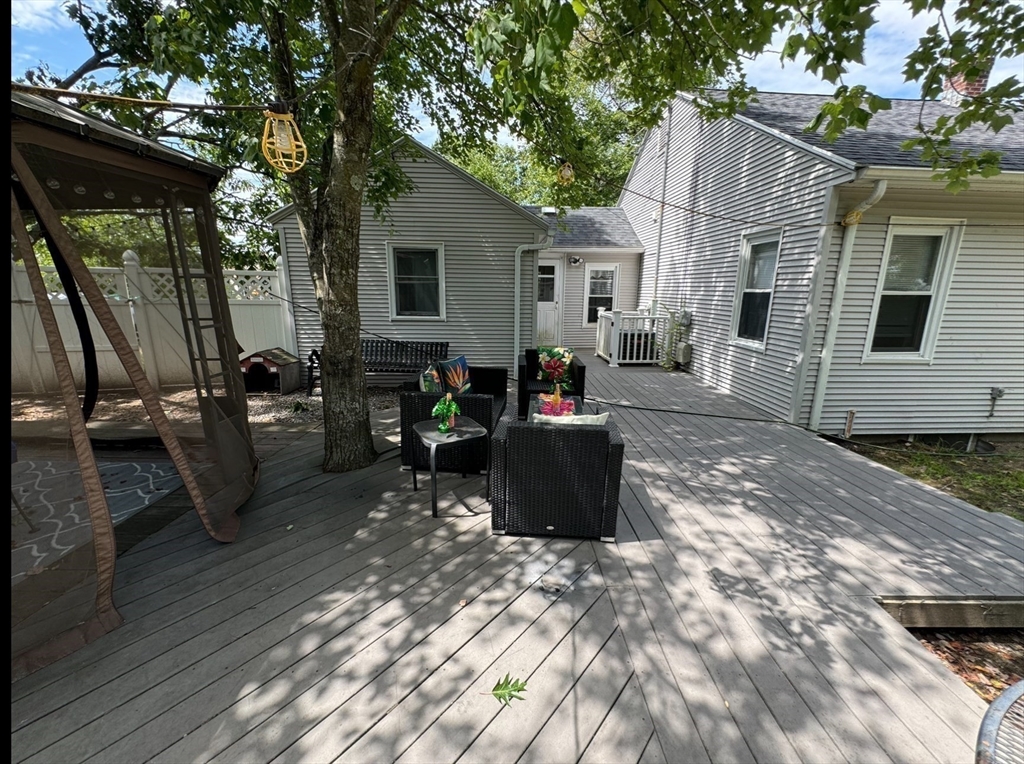 742 Waverley Road North Andover, MA 01845 - Photo 9 of 15 Gallery Image 9