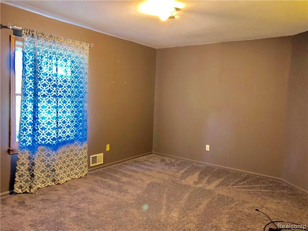 9291 Henry Road Pinckney, MI 48169 - Photo 20 of 24 989E0B6F-F47D-4134-B000-73A0B2150416.jpeg