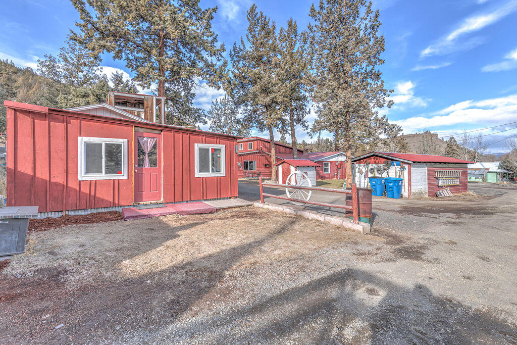 1145 South Rimrock Road Prineville, OR 97754 - Photo 4 of 28 090A5828_29_30_31_32