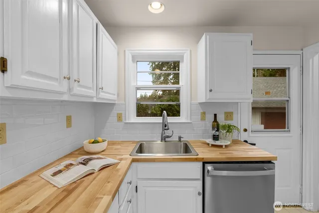 $935,000 | 3110 Northeast 84th Street, Seattle, WA 98115