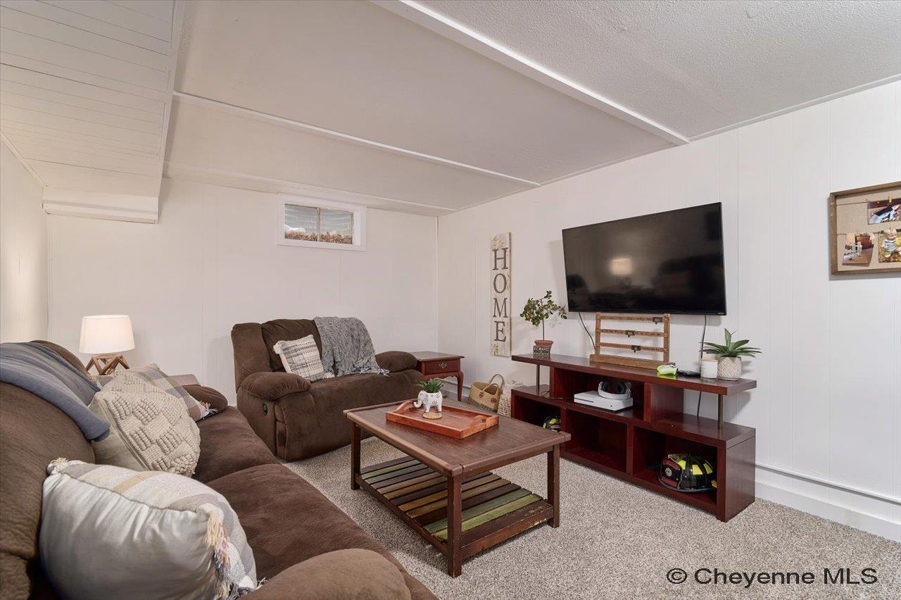 956 Hillcrest Road Cheyenne, WY 82001 - Photo 13 of 15 Gallery Image 13