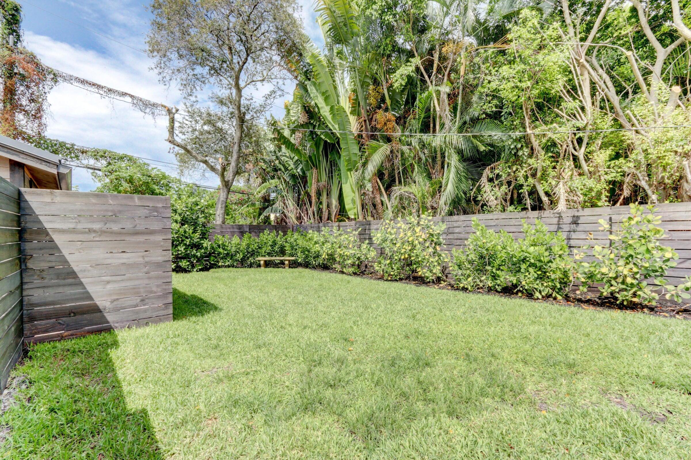 833 Ardmore Road West Palm Beach, FL 33401 - Photo 41 of 45 32