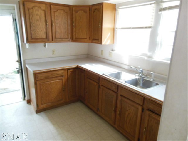 1545 West Forest Avenue Decatur, IL 62522 - Photo 3 of 10