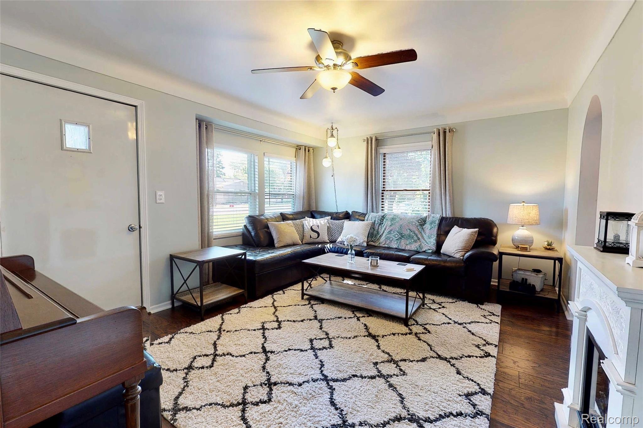 1484 Belsay Road Burton, MI 48509 - Photo 11 of 44 2DEB0B68-BE05-49B9-9004-236E10C72B16_1_201_a.jpeg