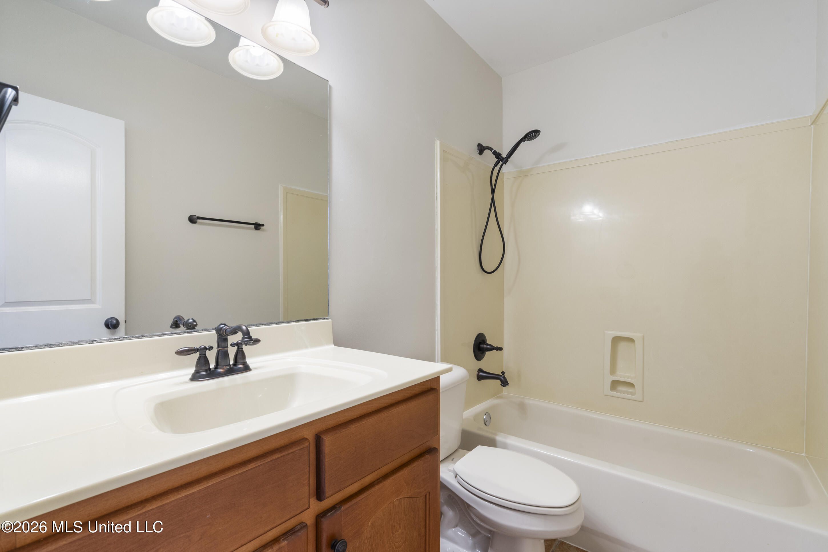 2138 College Road Southaven, MS 38672 - Photo 32 of 42 Hall Bath