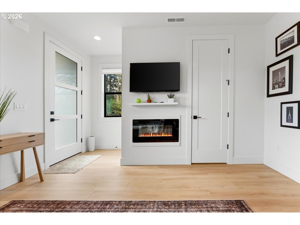 804 3rd Street, Unit C1 Lake Oswego, OR 97034 - Photo 3 of 34