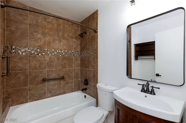 $449,999 | 631 Fox Haven Street, Henderson, NV 89015