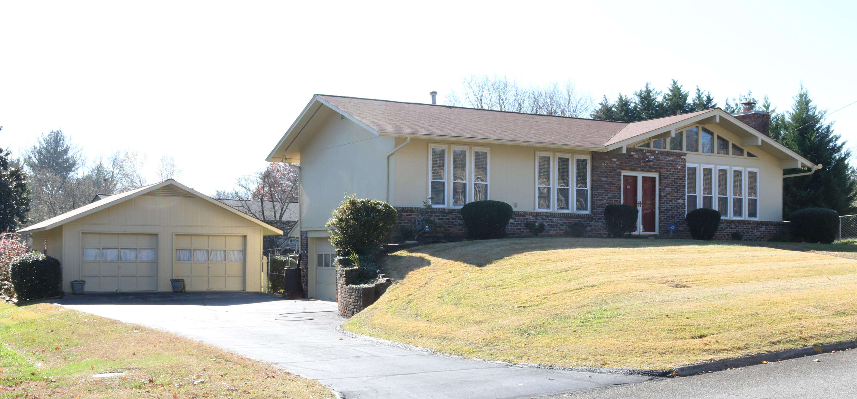 1117 Roderick Road Knoxville, TN 37923 - Photo 1 of 32 RoderickGarages1