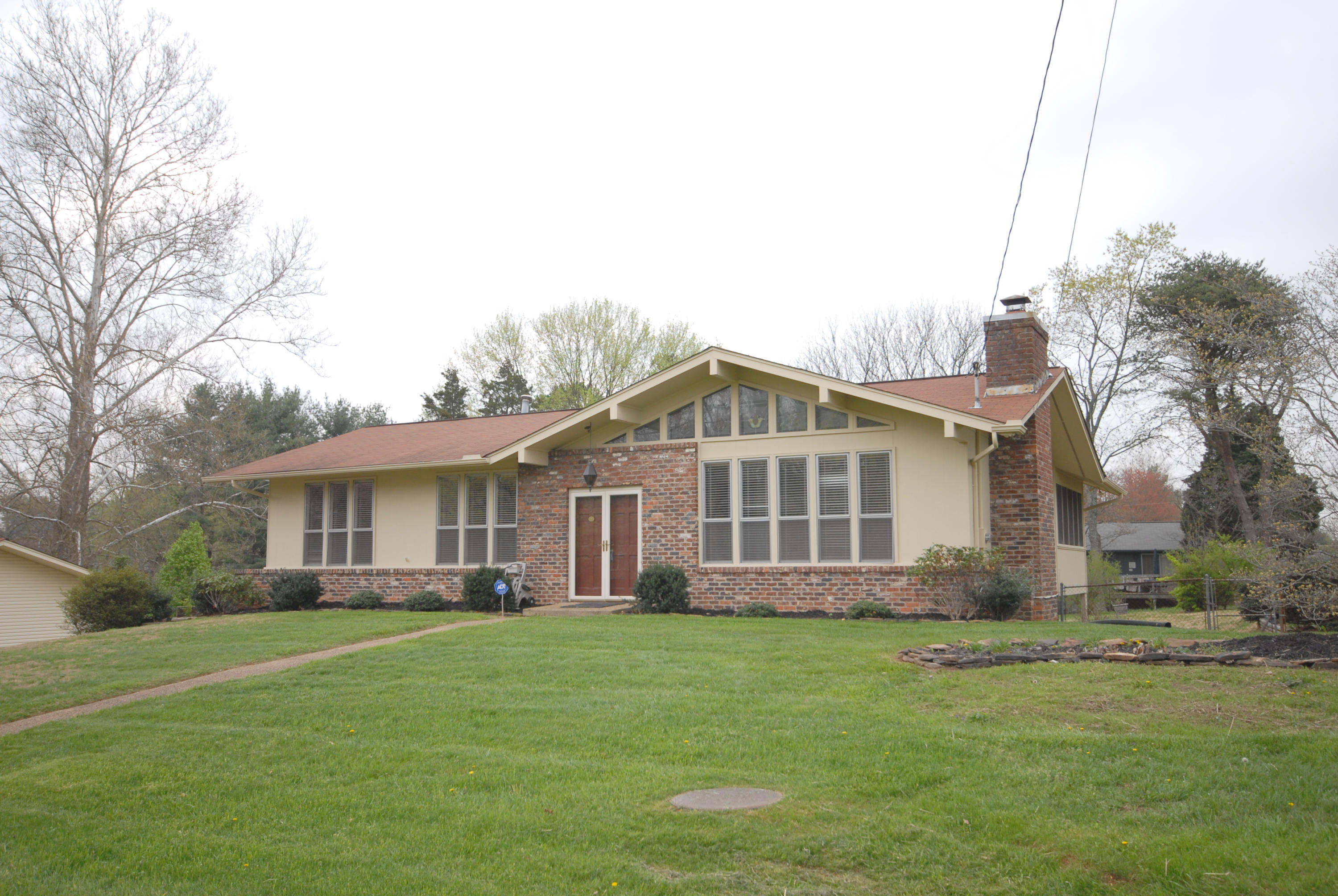 1117 Roderick Road Knoxville, TN 37923 - Photo 2 of 32 FrontA