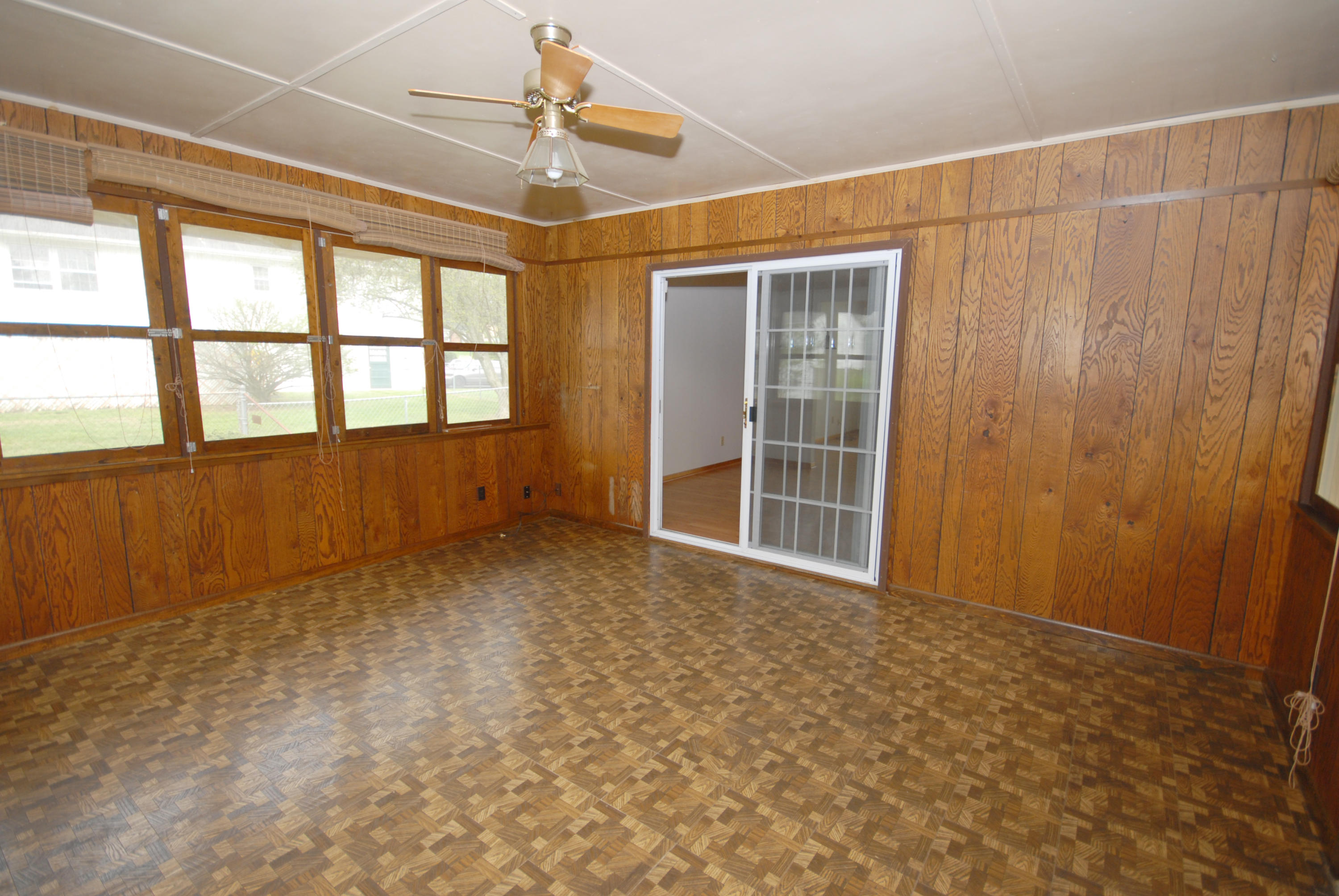 1117 Roderick Road Knoxville, TN 37923 - Photo 32 of 32 ScreenedPorchD