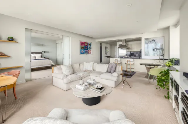 $1,650,000 | 15 West 53rd Street, Unit 43F | Midtown Central