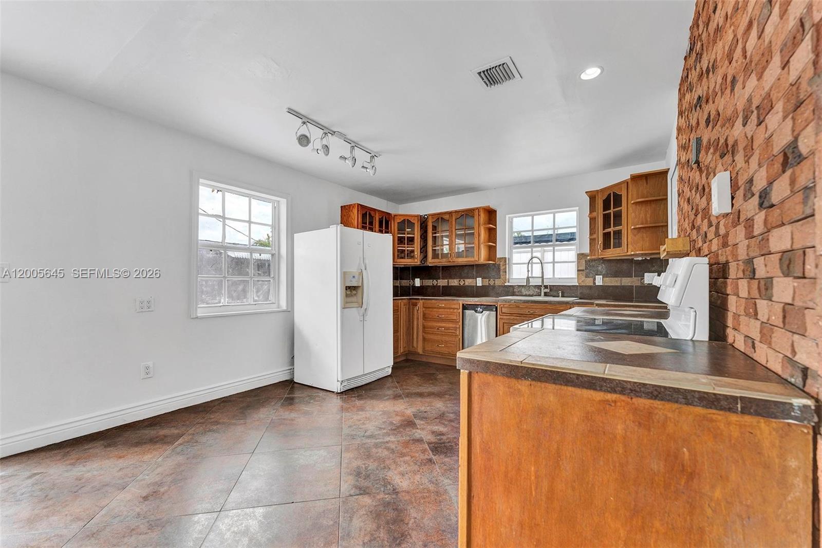 9750 Southwest 74th Street Miami, FL 33173 - Photo 8 of 35